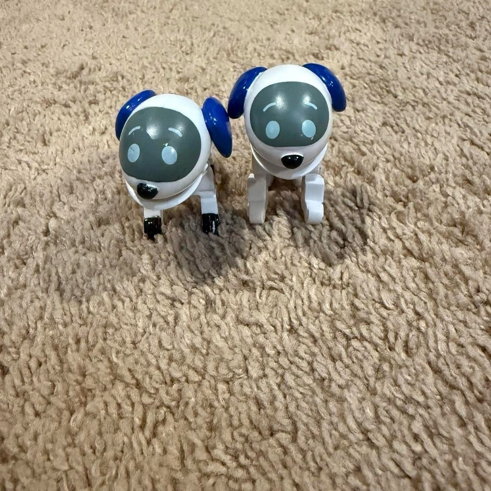 Paw Patrol Action Figures - Blue, Pink, Red - Picture 5 of 5